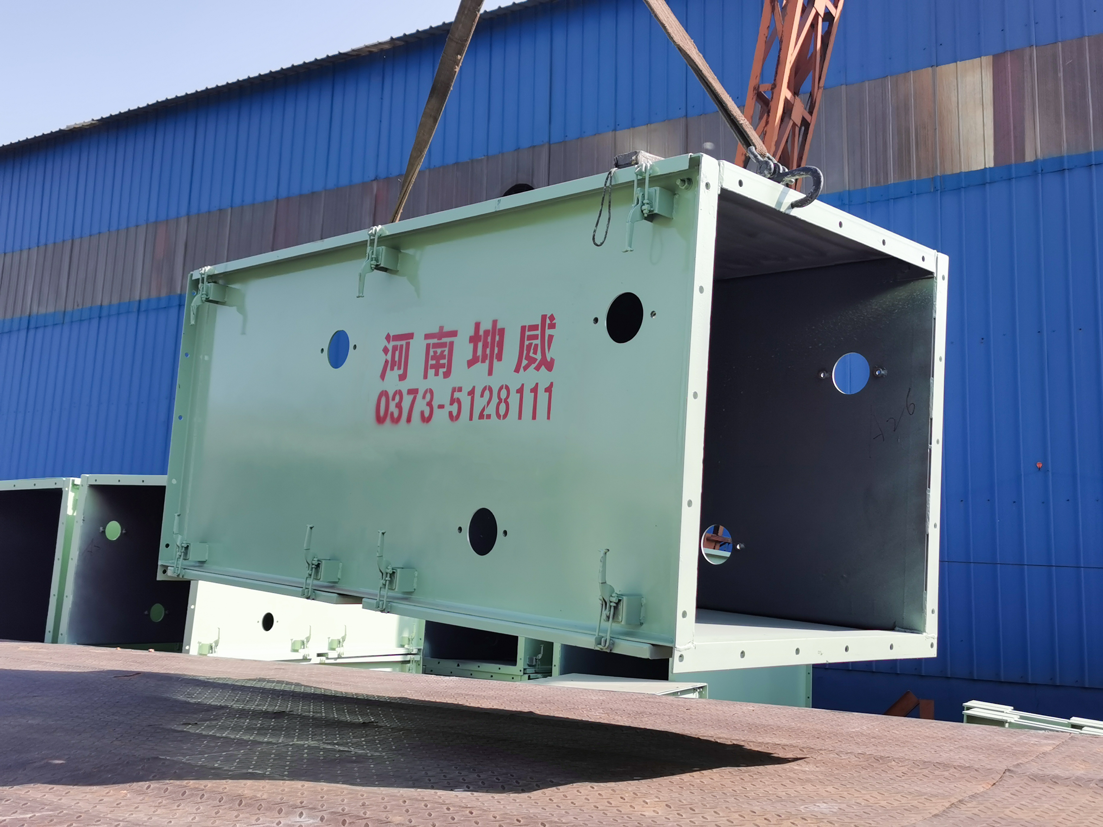 closed large inclination angle belt conveyor